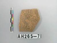 藏品(紅褐色細砂陶片)的圖片